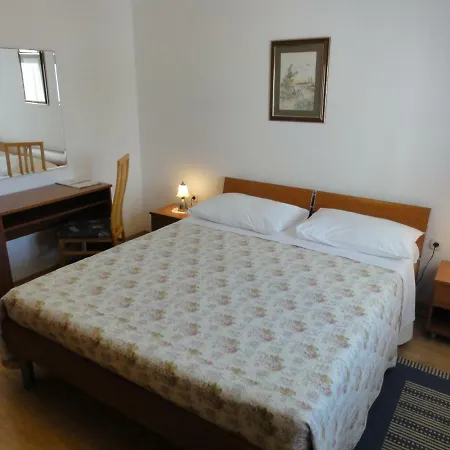 Marcella * פונטנה